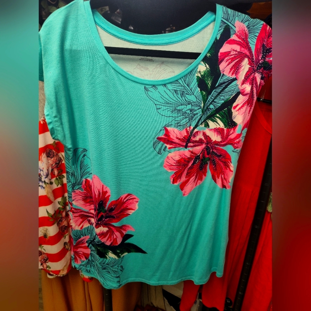 NWOT Westport Floral Tropical Size S